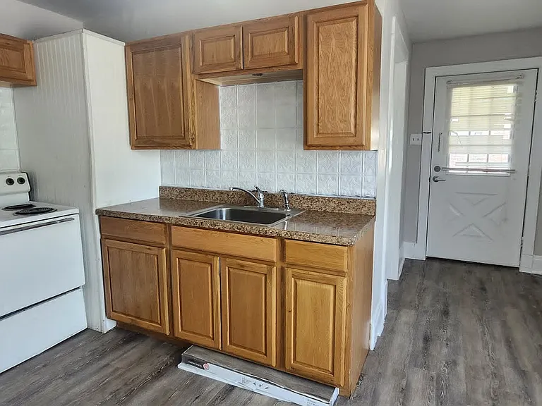 6 S Maple St #C — Photo 7