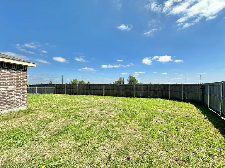 3323 Stonewall Dr — Photo 34