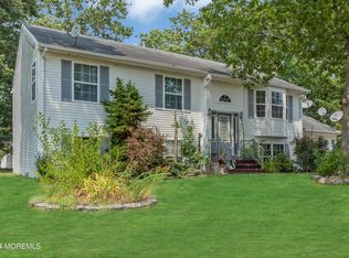 184 Neptune Dr, Manahawkin, NJ 08050