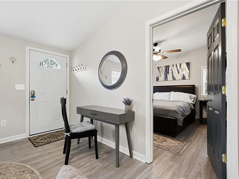1817 Hardman Ln — Photo 10