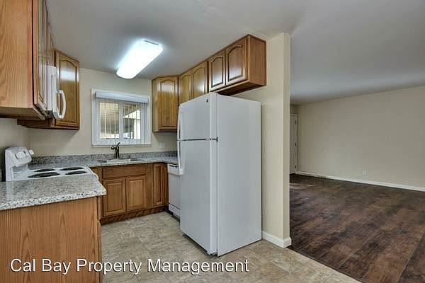 1st image of 954 Ravenscourt Ave APT 1
