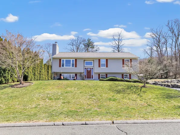 7 Hockanum Court, Beacon Falls, CT 06403