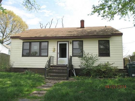 1st image of 121 S Kalmia Ave