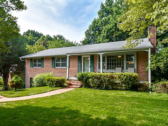 2nd image of 212 Stonewall Dr
