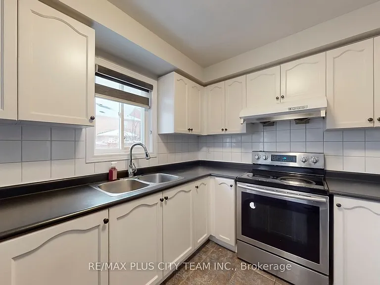 4 Slessor Ln — Photo 10