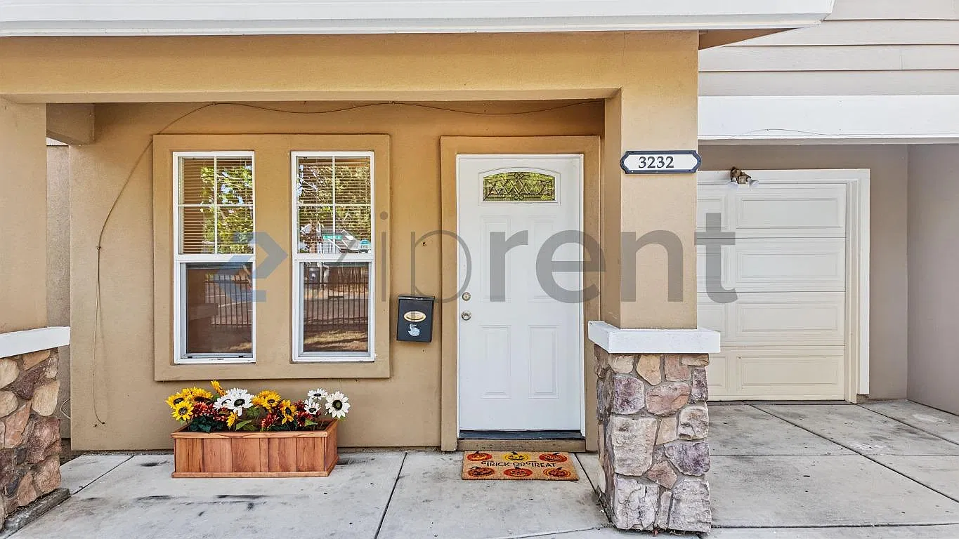3 bed, 2.5 bath, 1250 sqft, $2,595 — Photo 3
