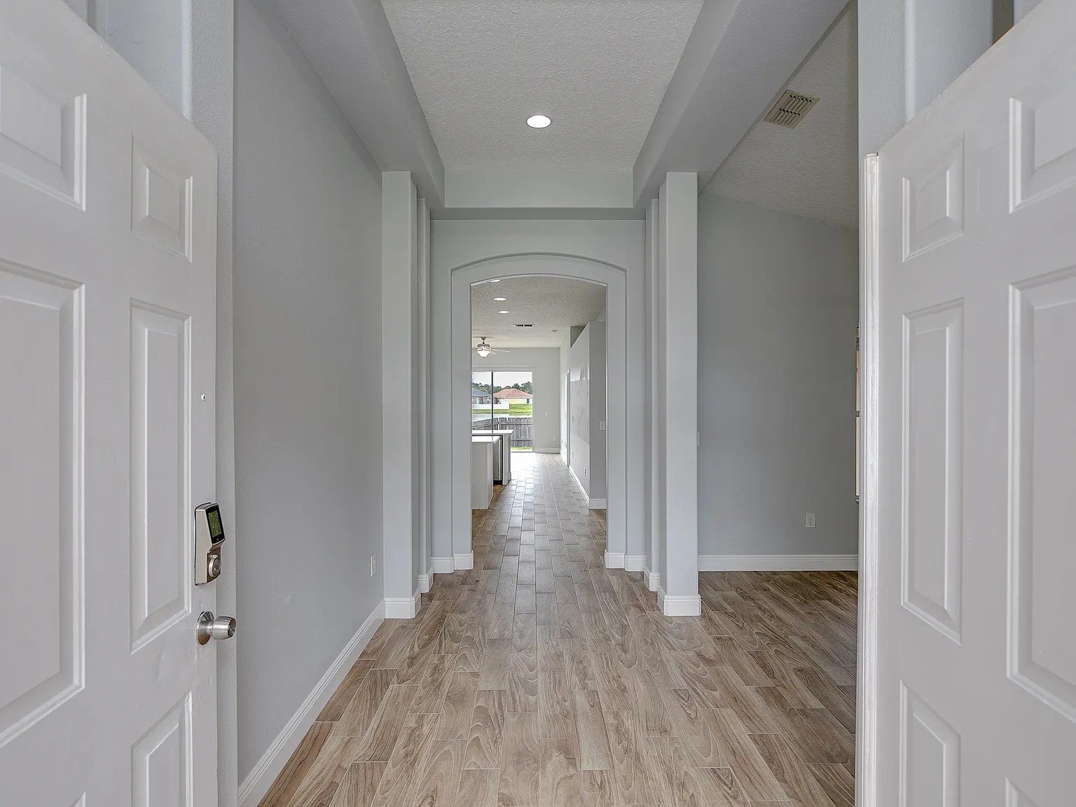 3 bed, 1809 sqft, $2,495 — Photo 4