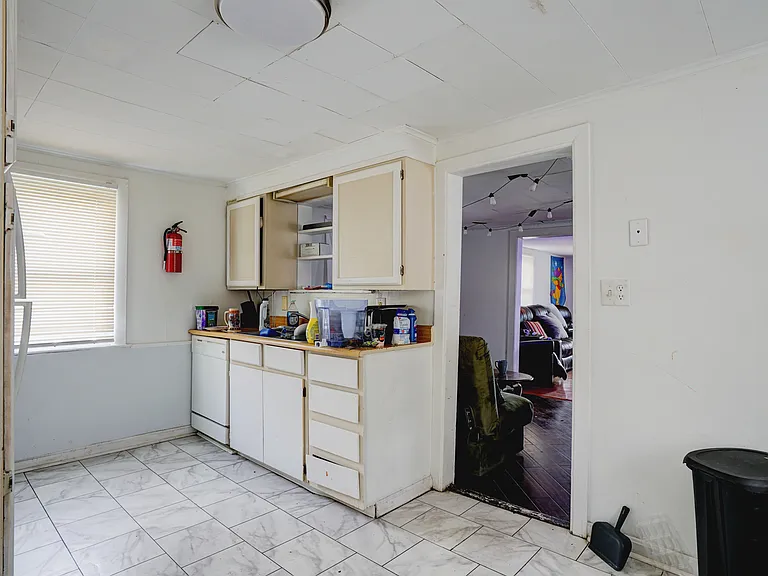 215 Ellis St — Photo 5