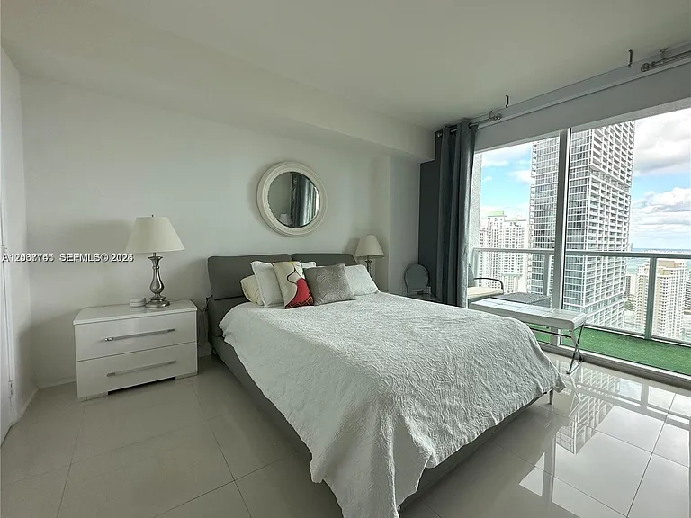 500 Brickell Ave #3302 — Photo 2