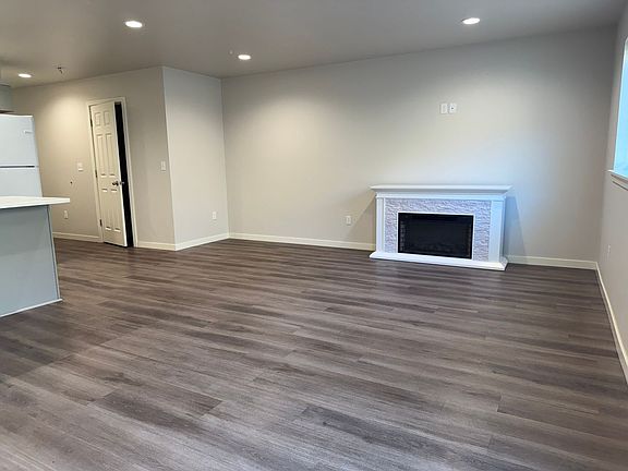5th image of 5301 Smitten St #2