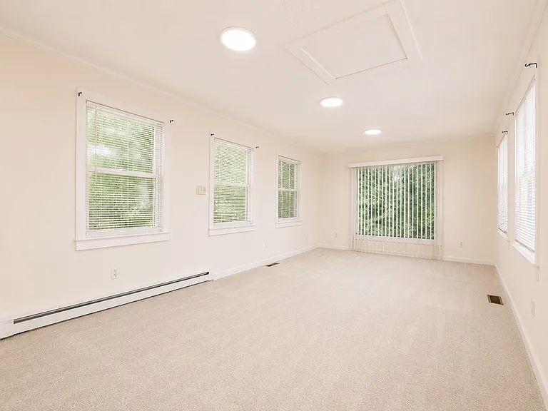 302 Davis Park Rd — Photo 12