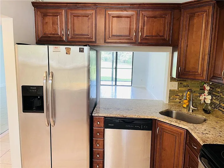 2900 NW 42nd Ave #A103 — Photo 7