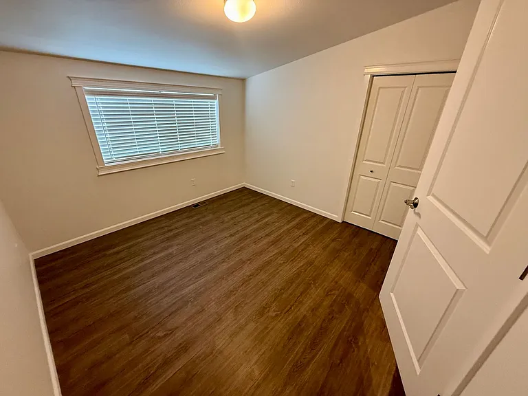 1329 Elm St — Photo 18