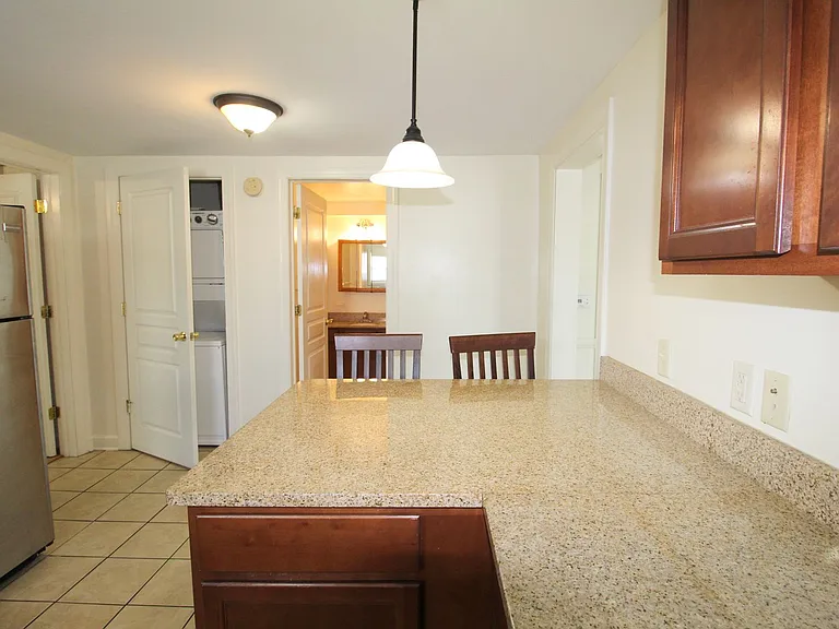 272 W Bruce St — Photo 15
