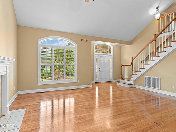 3rd image of 7008 Shady Knoll Ln