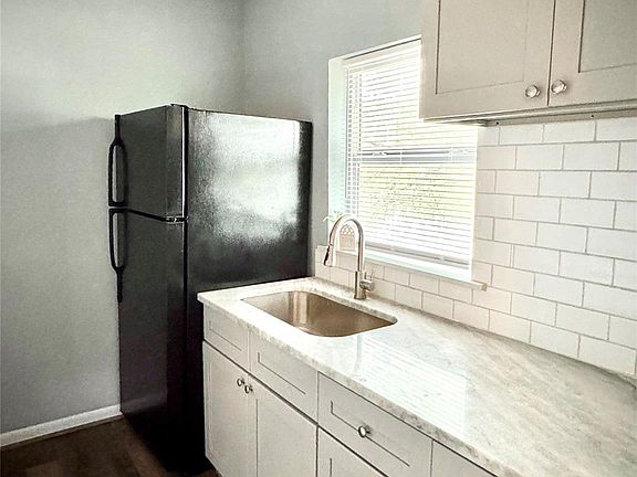 2nd image of 2324 Cedar Dr