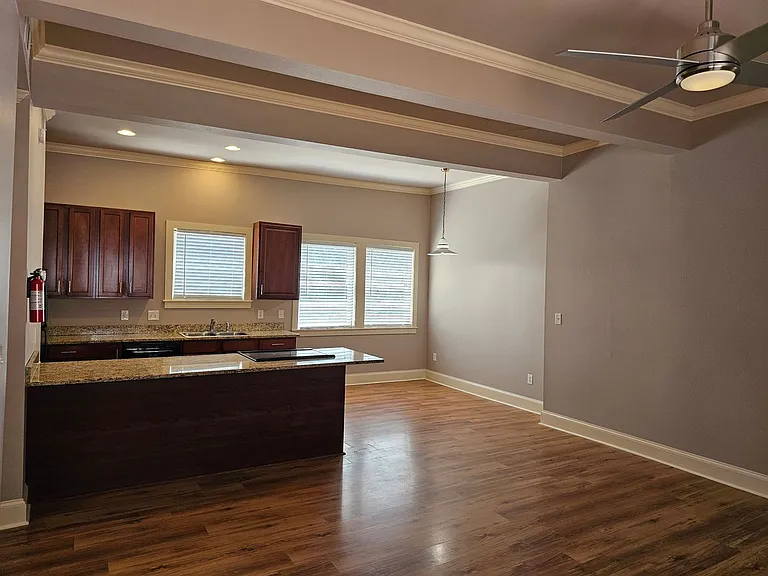 114 N Cypress St — Photo 9