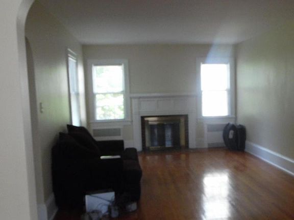 5th image of 2562 Chestnut Ave