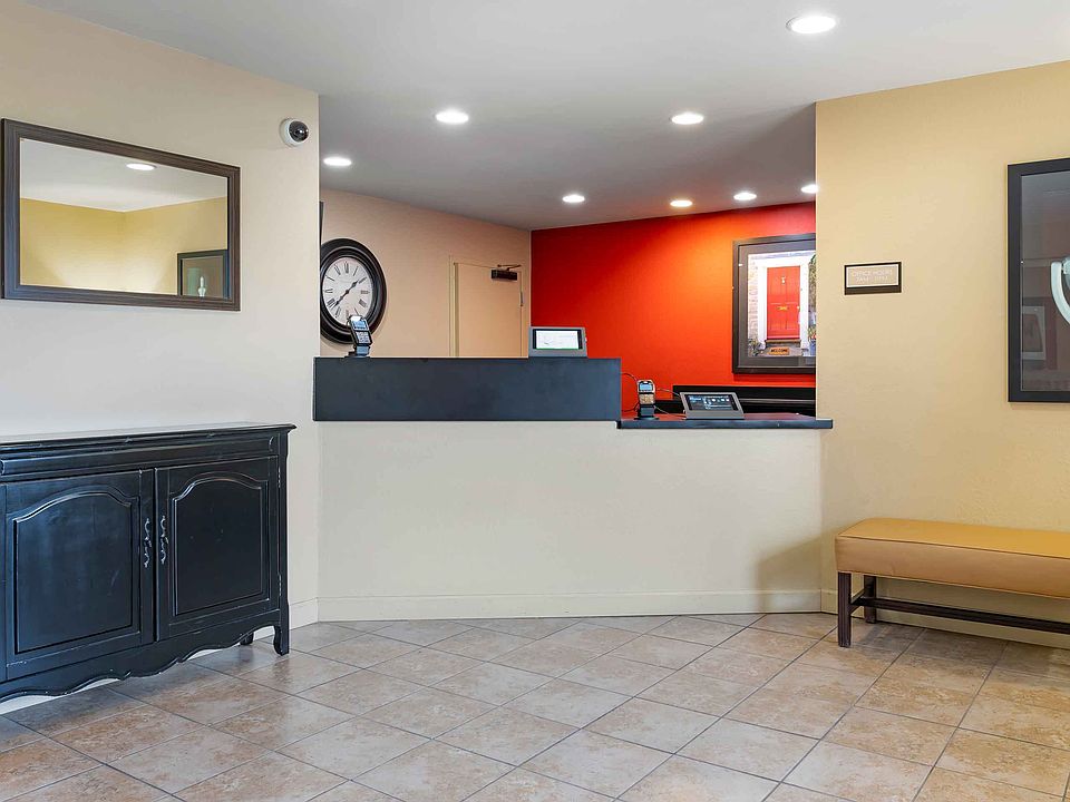 Lobby and Guest Check-in