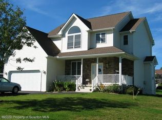 11 Pearl Dr, Moscow, PA 18444