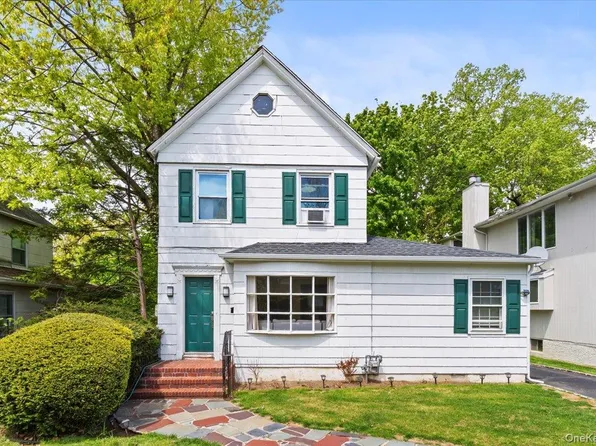 59 Hicks Lane, Great Neck, NY 11024