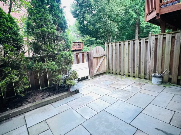 7842 Painted Daisy Dr, Springfield, VA 22152