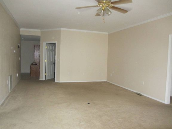 4th image of 208 W Caddo Ave