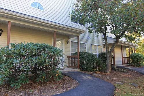 1902 Rosewood Ct Photo 1