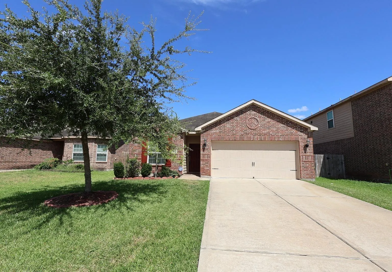 3 bed, 2.0 bath, 1597 sqft, $2,000 — Photo 1