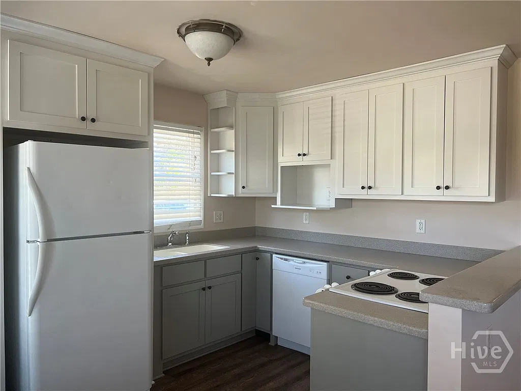 4 bed, 2.5 bath, 1500 sqft, $2,100 — Photo 4