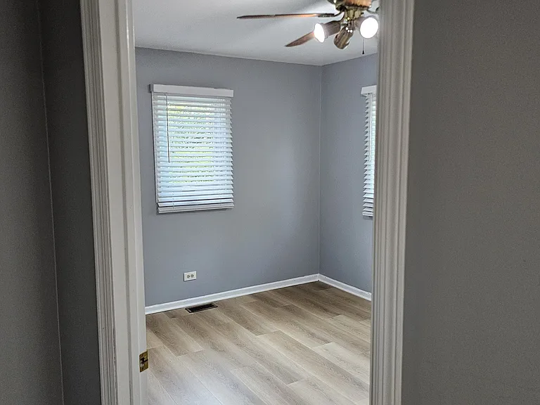 121 Hampton Ave — Photo 19