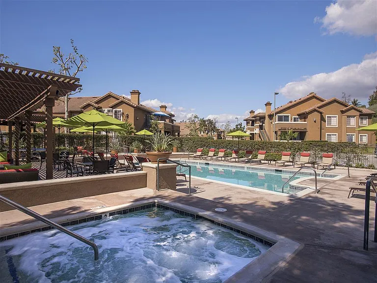 Paloma Summit Condominium Rentals — Photo 5