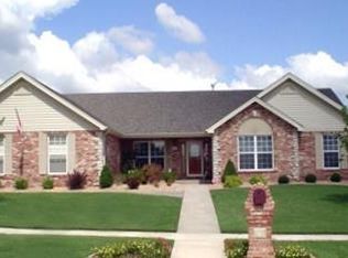 7 Greenbriar Bluffs Ct, Saint Peters, MO 63376