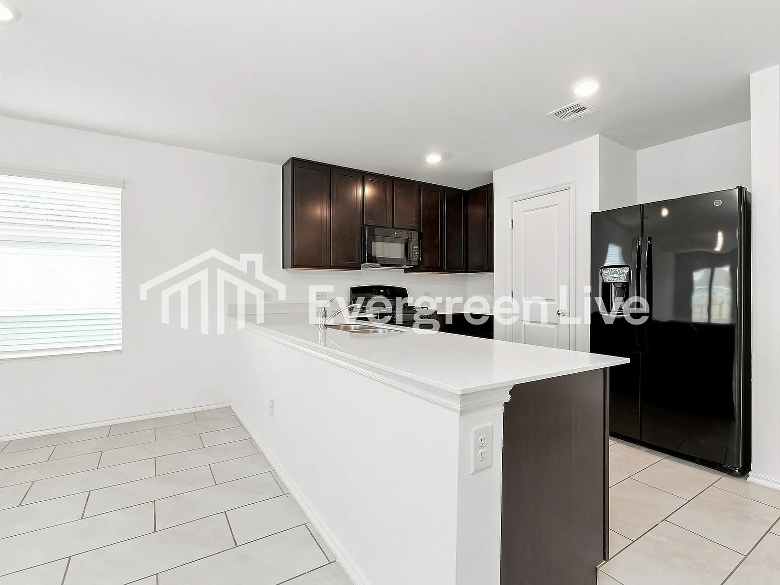 3 bed, 2.0 bath, 1474 sqft, $1,545 — Photo 4
