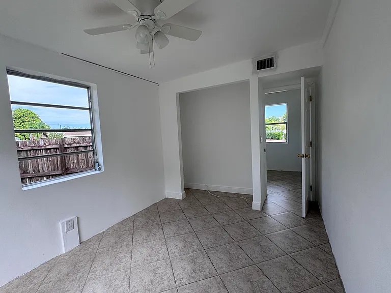 4310 NE 13th Ave — Photo 13