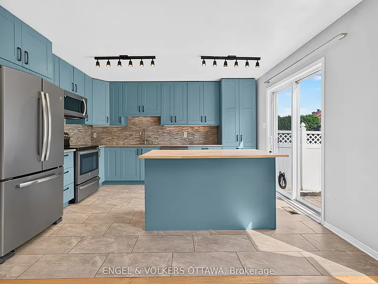 2123 Esprit Dr — Photo 15