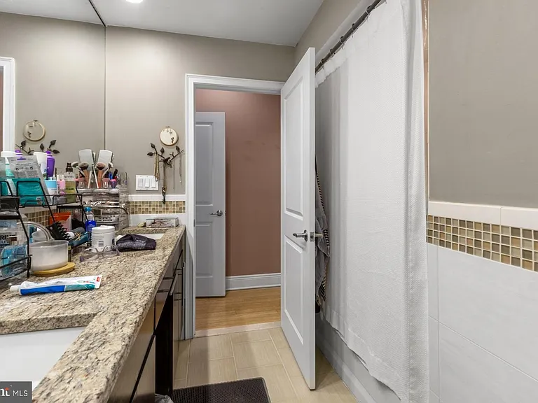 530 W Girard Ave #2 — Photo 12