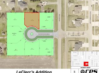 350 Peyton Place Cir, Grand Forks, ND 58201