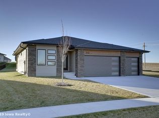 2612 NW Ridgewood Dr, Grimes, IA 50111