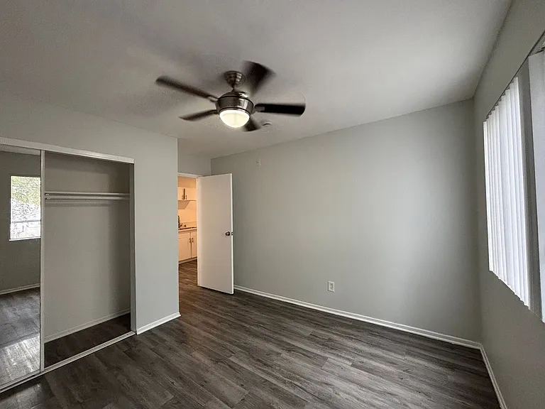 226 South Serrano — Photo 49