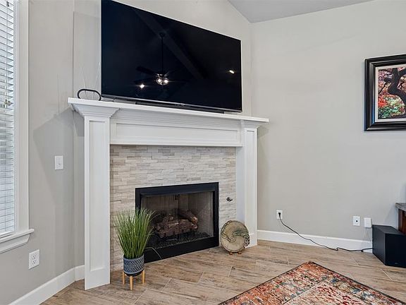 4th image of 1312 Monterey Dr