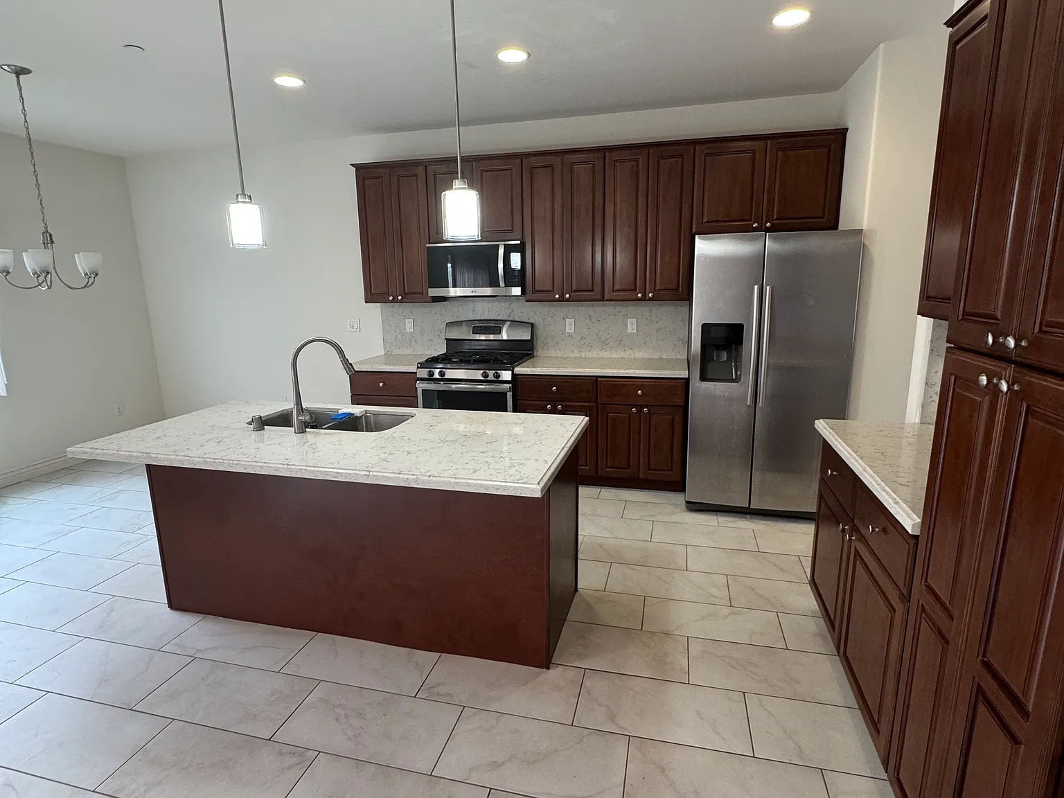 4 bed, 2464 sqft, $4,500 — Photo 1