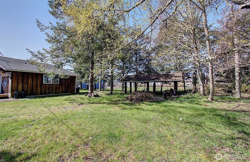 3rd image of 4913 N Place