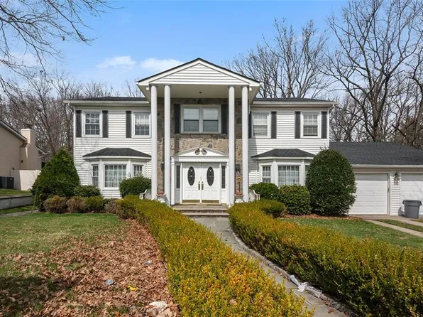 333 Boscombe Ave, Staten Island, NY 10309