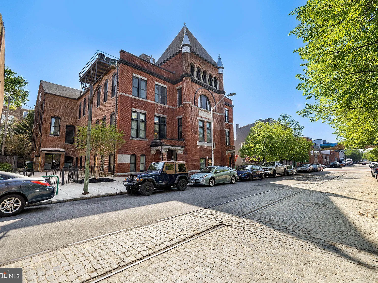 1 bed, 1.0 bath, 645 sqft, $1,600 — Photo 2