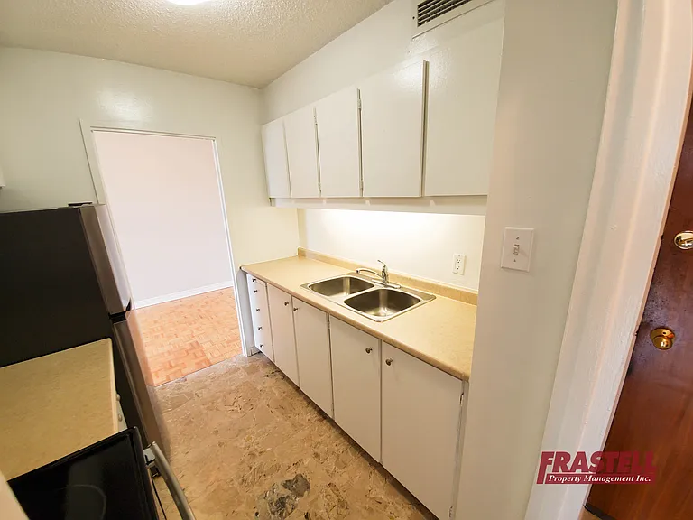 55 Erskine Ave — Photo 26