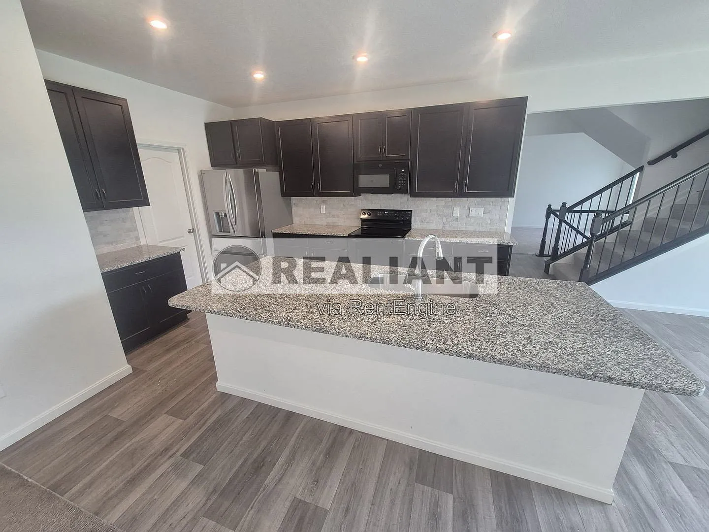 4 bed, 2.5 bath, 2864 sqft, $3,595 — Photo 4