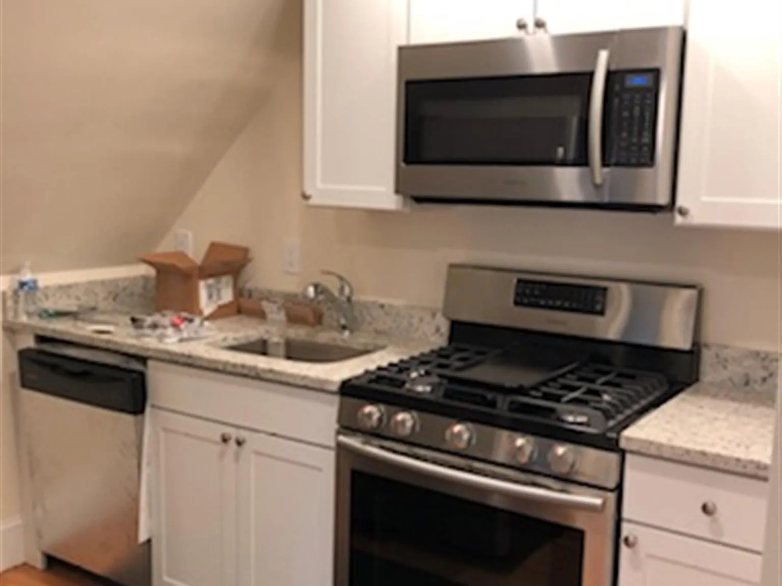 1 bed, 900 sqft, $3,000 — Photo 4