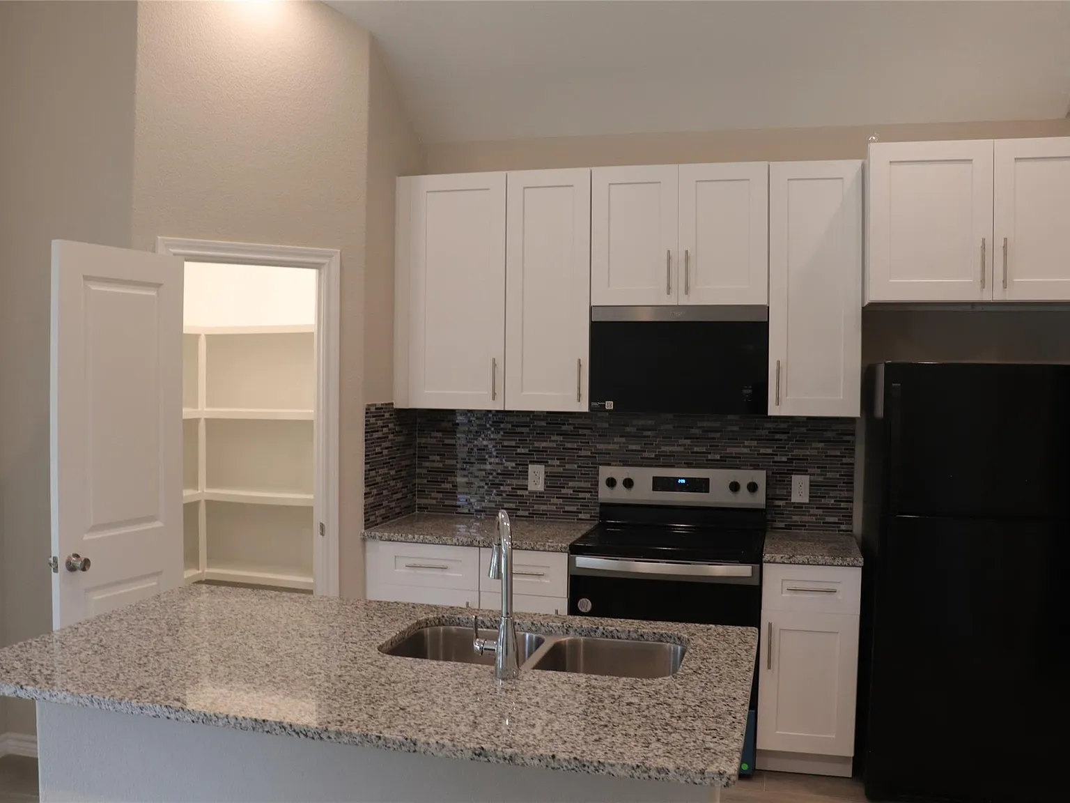 3 bed, 2.0 bath, 1000 sqft, $1,450 — Photo 3