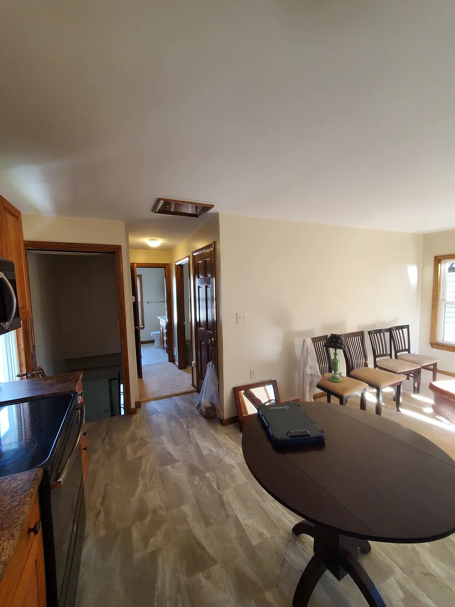 Building Photo - 206 Mann St #2